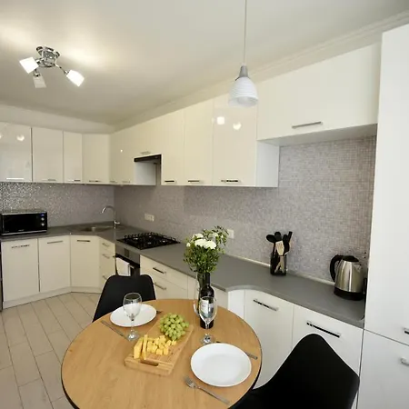 Cozy Apartment Next To The Park Ternopil Exterior photo