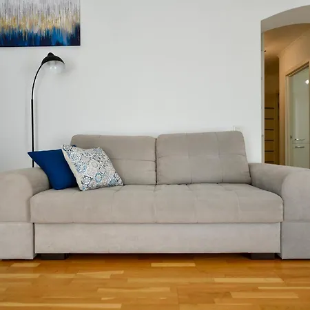 Cozy Apartment Next To The Park Ternopil Exterior photo