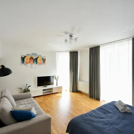 Cozy Apartment Next To The Park Ternopil Exterior photo
