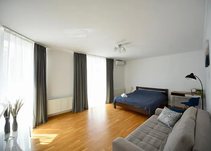 Cozy Apartment Next To The Park