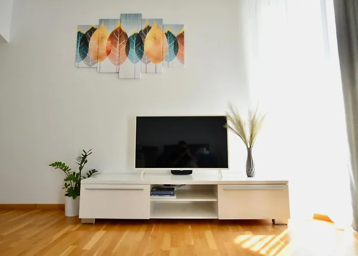 Cozy Apartment Next To The Park