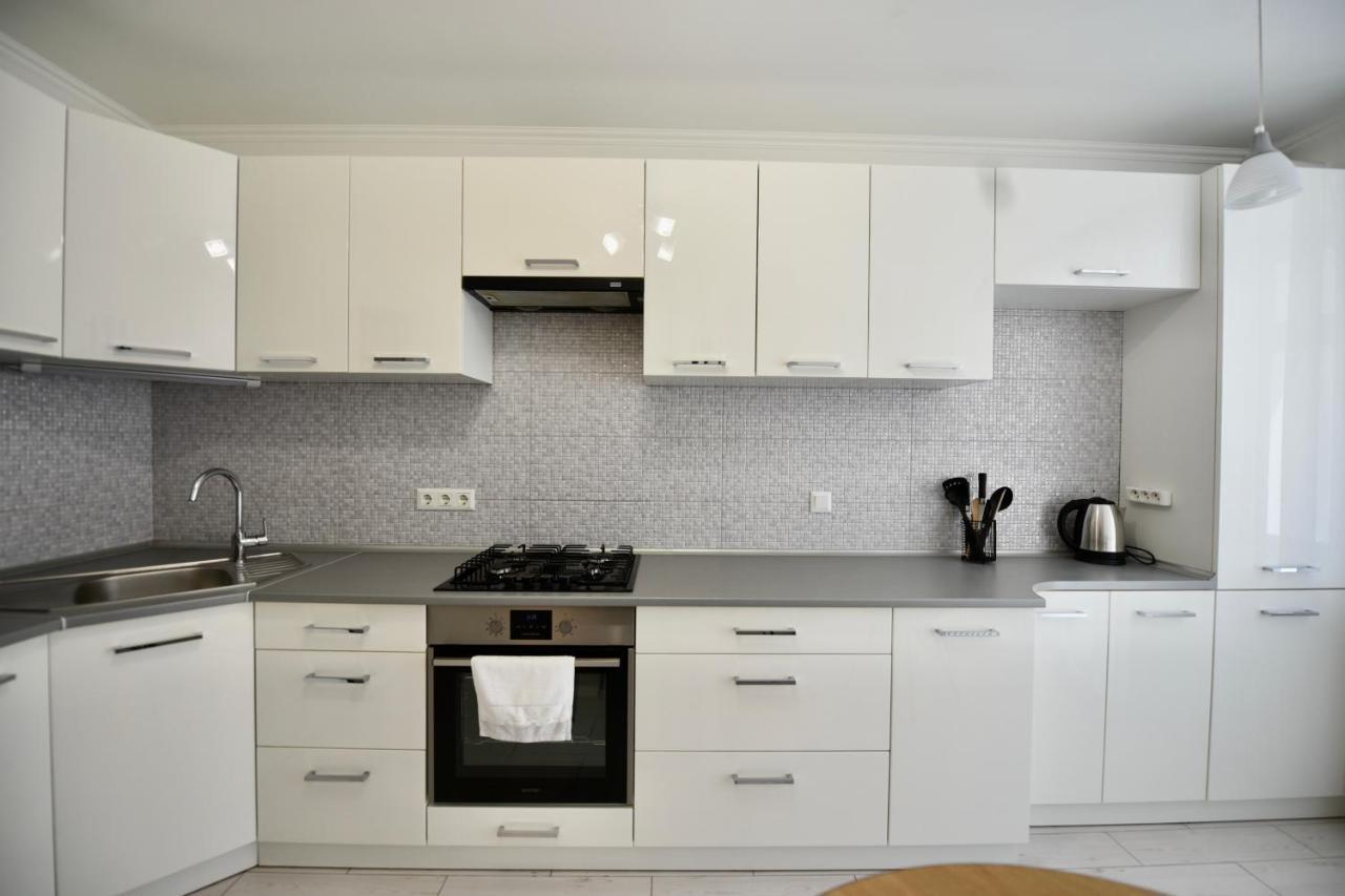 Cozy Next To The Park Apartment Ternopil