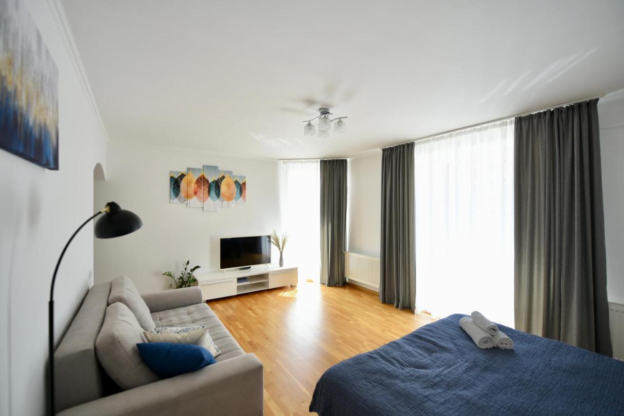 Cozy Next To The Park Apartment Ternopil